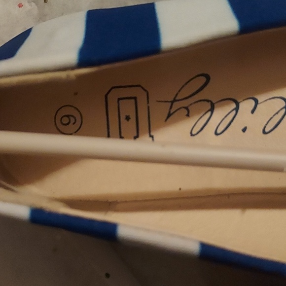 NWT Women's Lilly U  Spirited Flat Shoes with carring bag - Picture 6 of 7